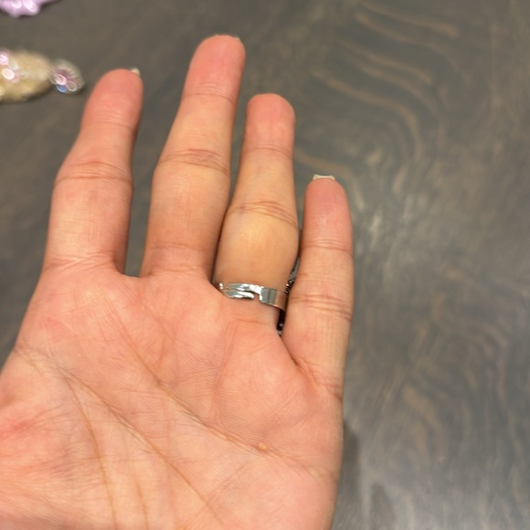 Brand New Luxury Unique Ring - Picture 3 of 6